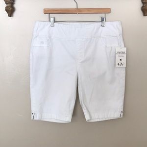 NEW Gloria Vanderbilt Pull On Bermuda Short. 16P